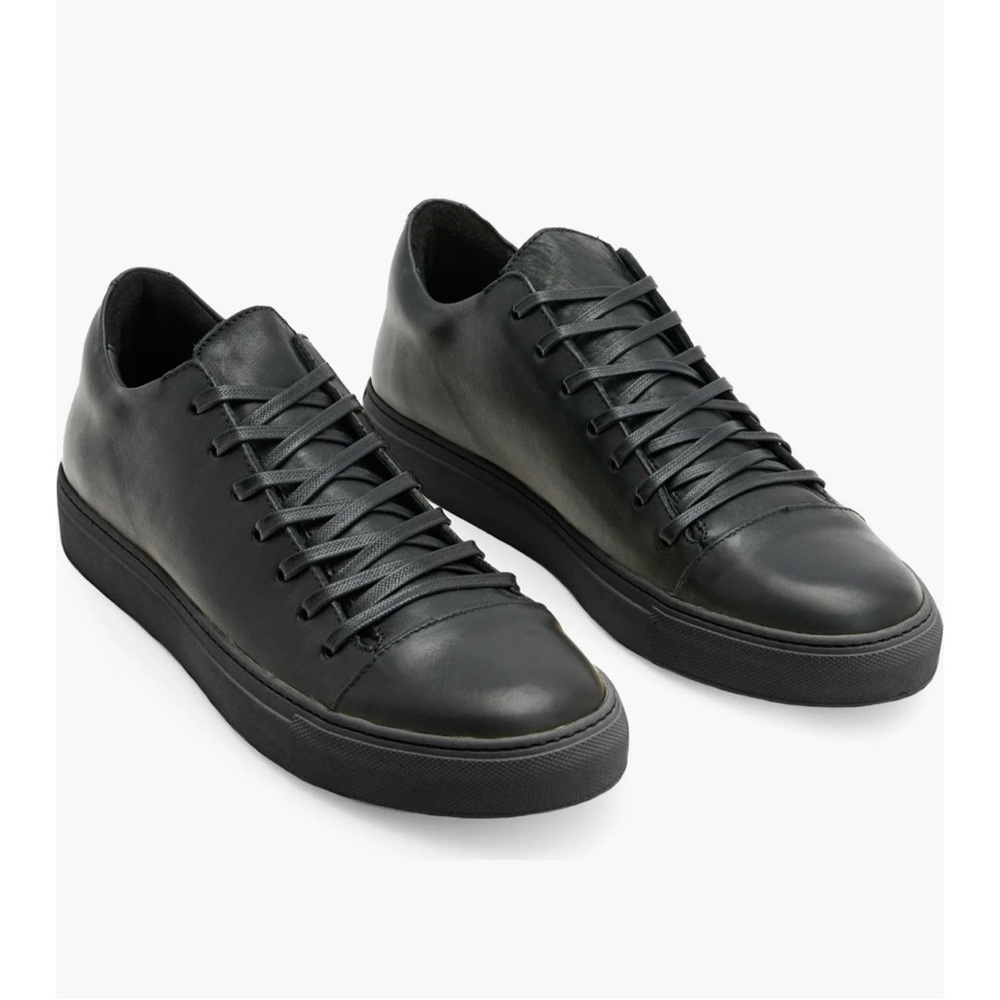 John Varvatos New in box and duster Reed low top Men's Sneakers